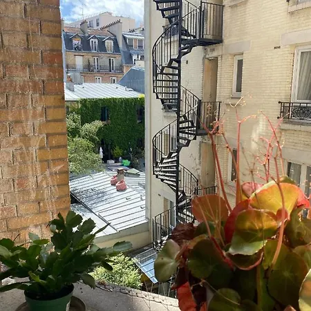 Apartment Grand F2 Avec Vue Sur La Maison De Georges Brassens Paris