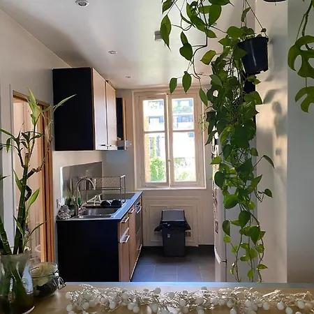 Grand F2 Avec Vue Sur La Maison De Georges Brassens